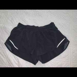 Black lulu lemon hotty hot 2.5 shorts